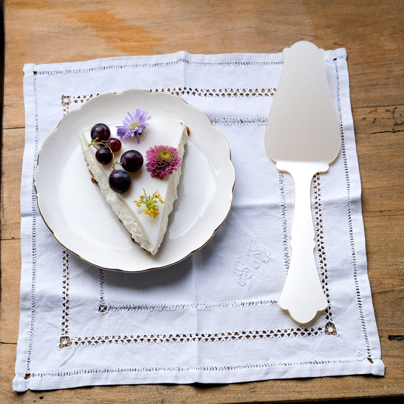 Honorine - Tart Slicer White