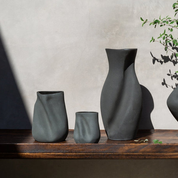 Sabine - Medium Noir Vase