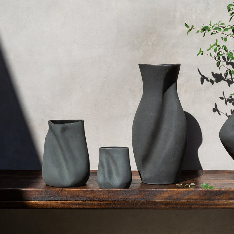 Sabine - Medium Noir Vase
